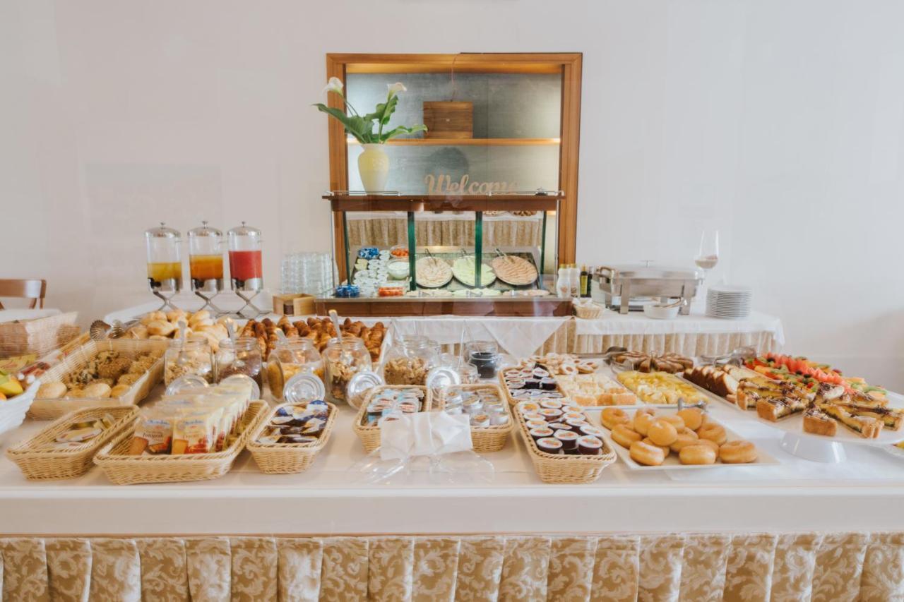 Hotel Gloria Lignano Sabbiadoro Buitenkant foto