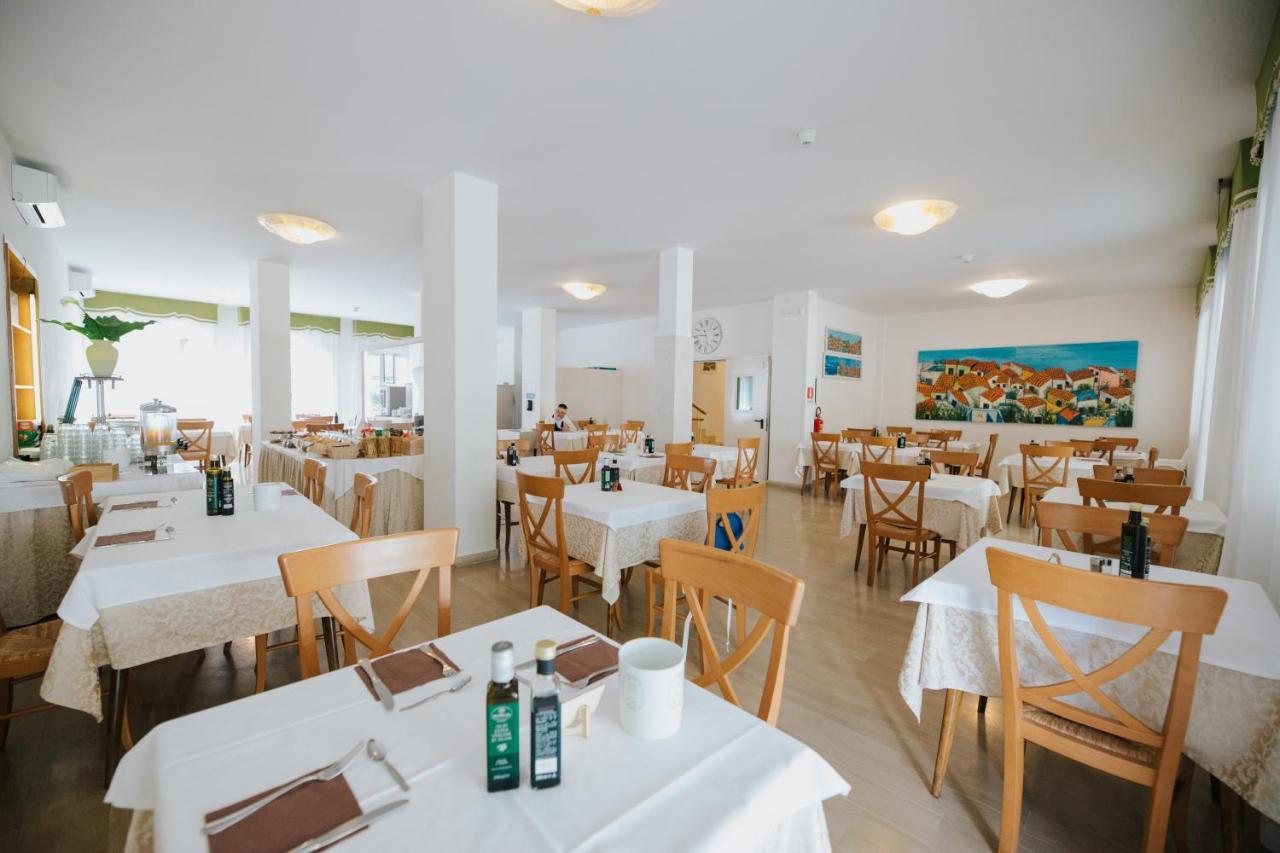 Hotel Gloria Lignano Sabbiadoro Buitenkant foto