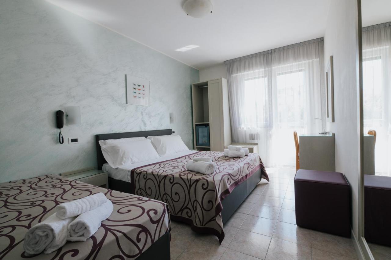 Hotel Gloria Lignano Sabbiadoro Buitenkant foto