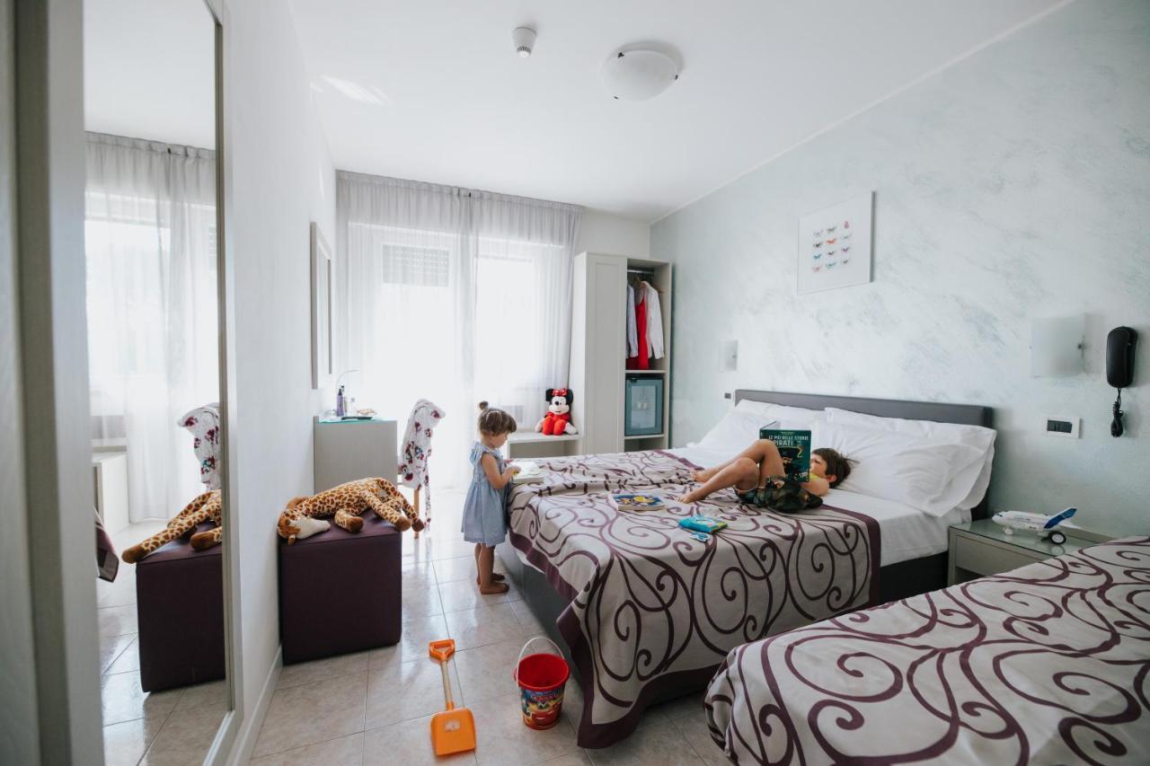 Hotel Gloria Lignano Sabbiadoro Buitenkant foto