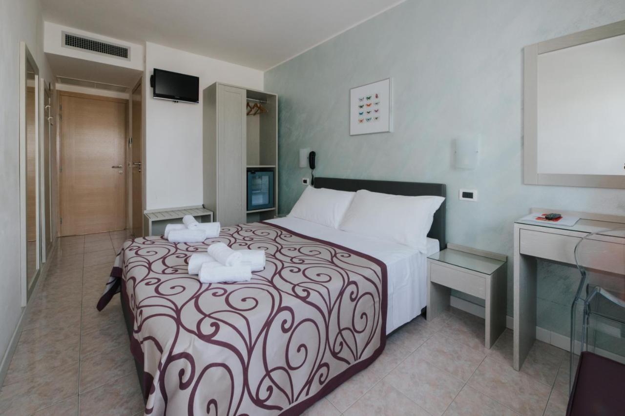 Hotel Gloria Lignano Sabbiadoro Buitenkant foto