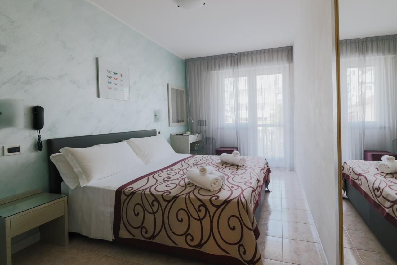 Hotel Gloria Lignano Sabbiadoro Buitenkant foto