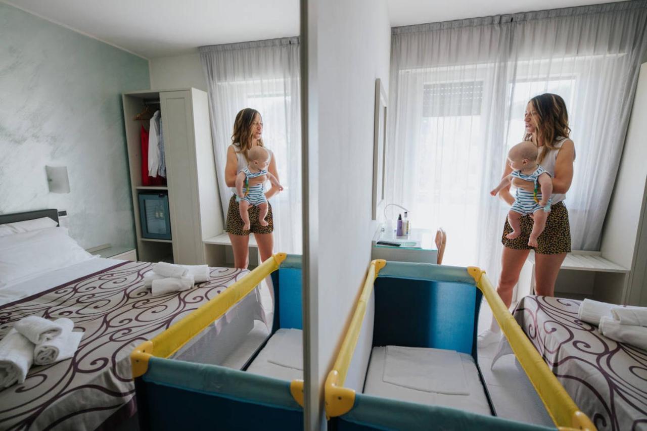 Hotel Gloria Lignano Sabbiadoro Buitenkant foto