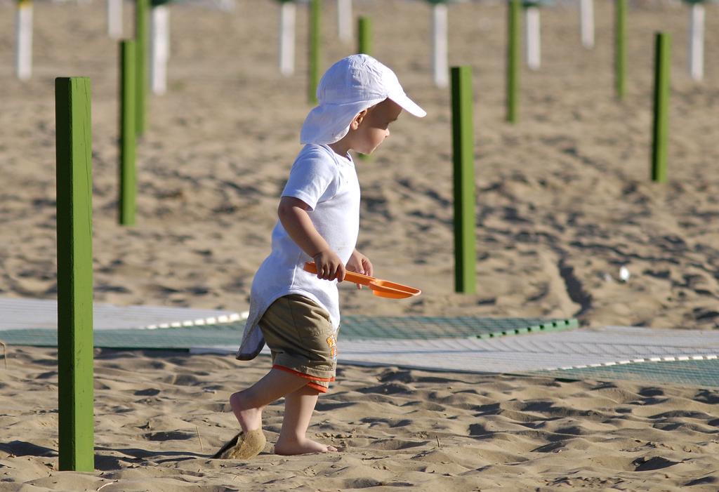 Hotel Gloria Lignano Sabbiadoro Buitenkant foto