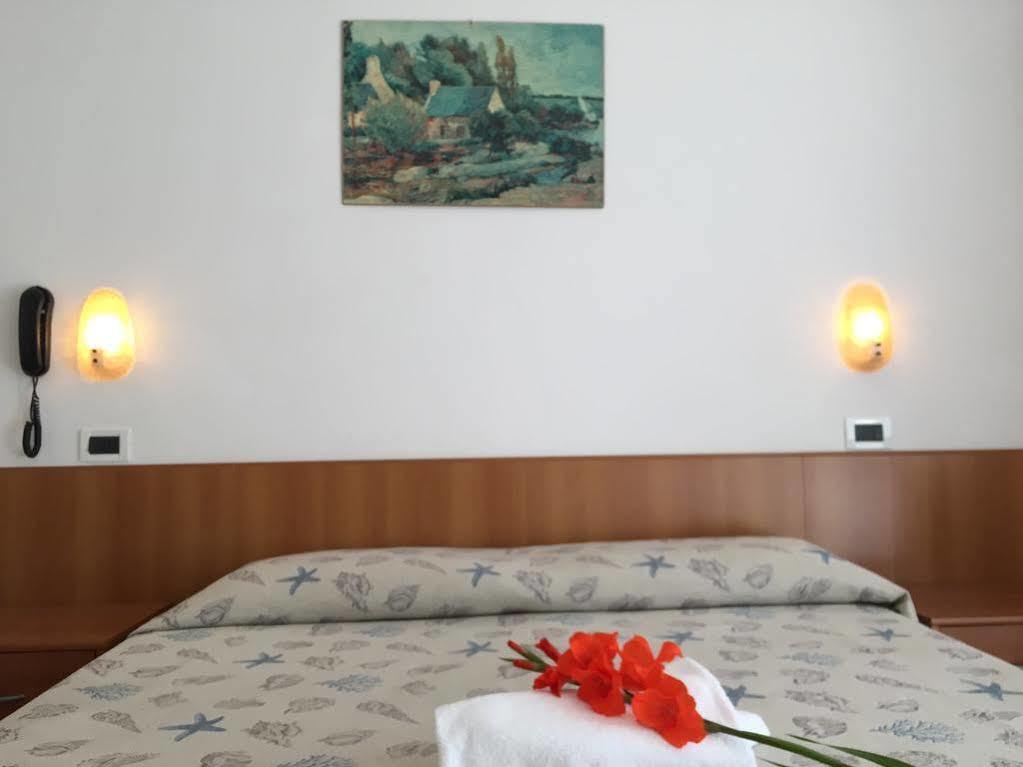 Hotel Gloria Lignano Sabbiadoro Buitenkant foto