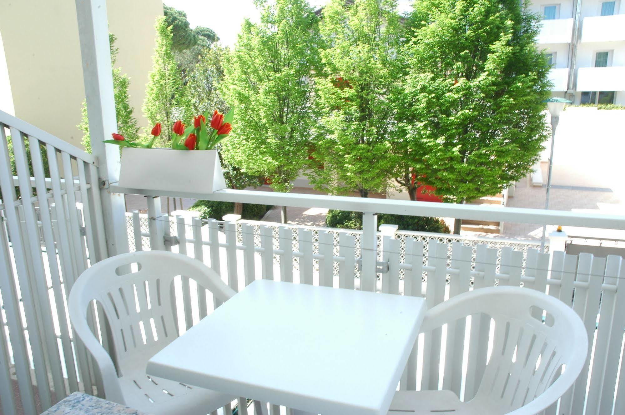 Hotel Gloria Lignano Sabbiadoro Buitenkant foto