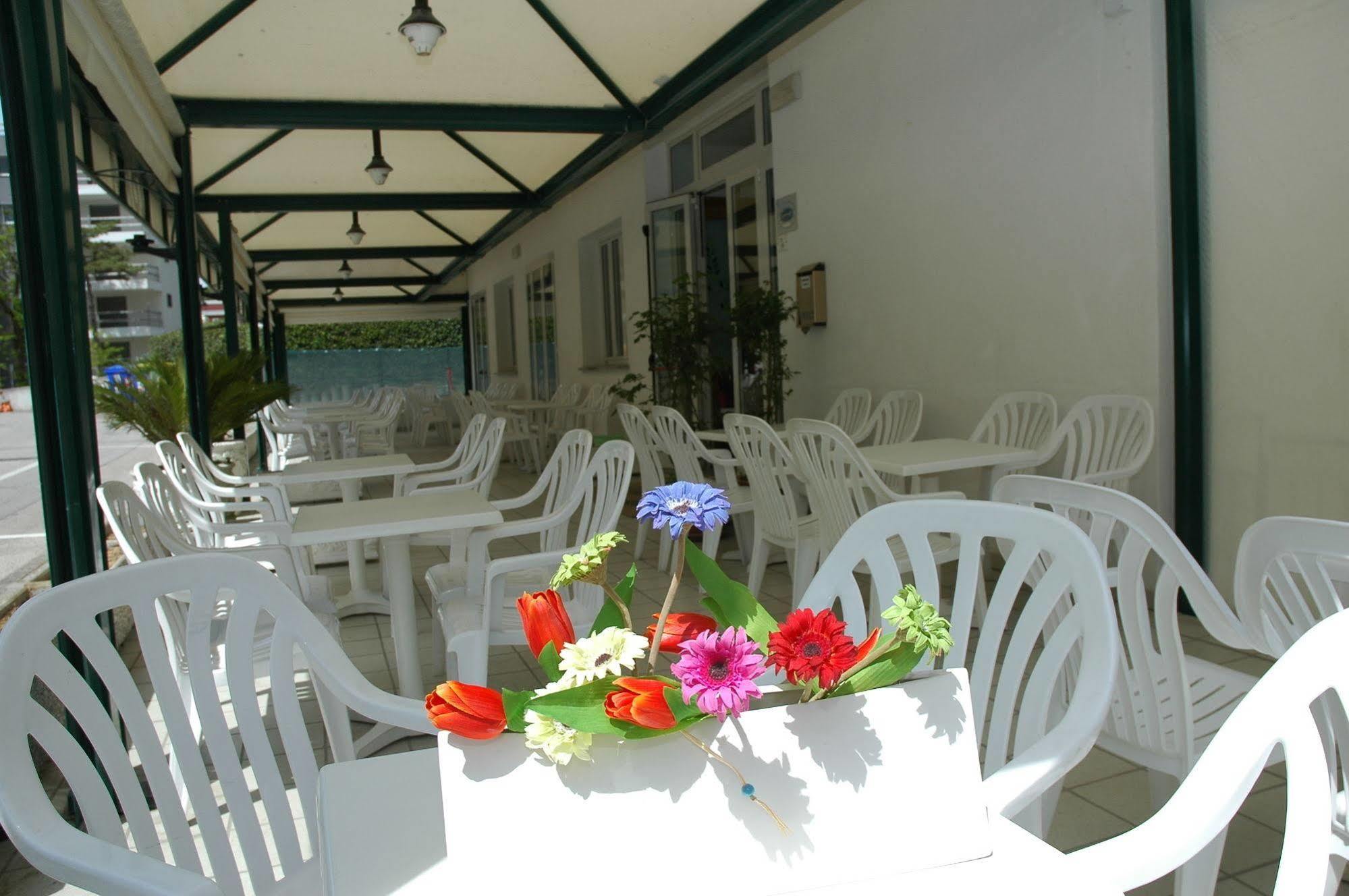 Hotel Gloria Lignano Sabbiadoro Buitenkant foto