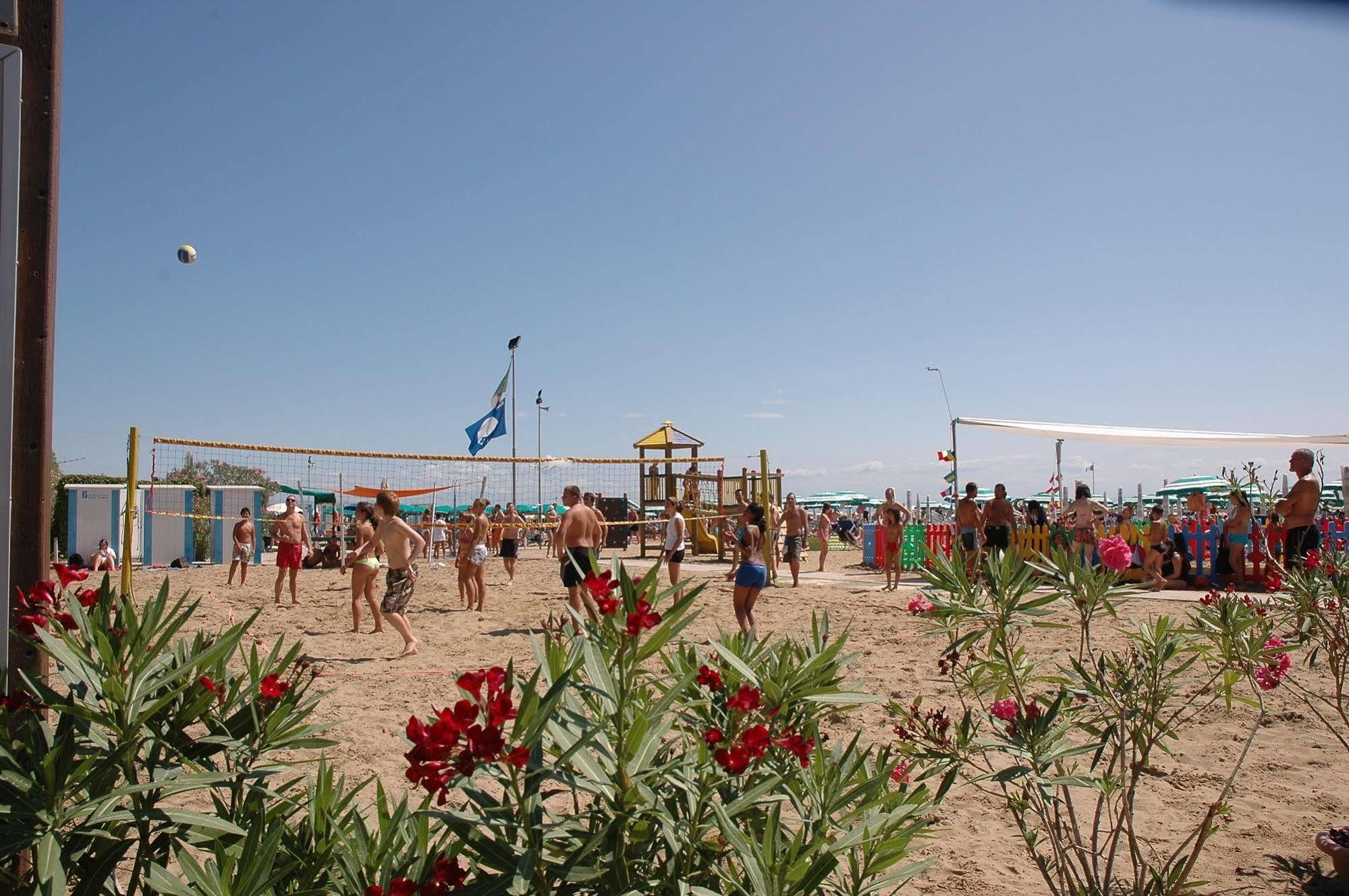 Hotel Gloria Lignano Sabbiadoro Buitenkant foto
