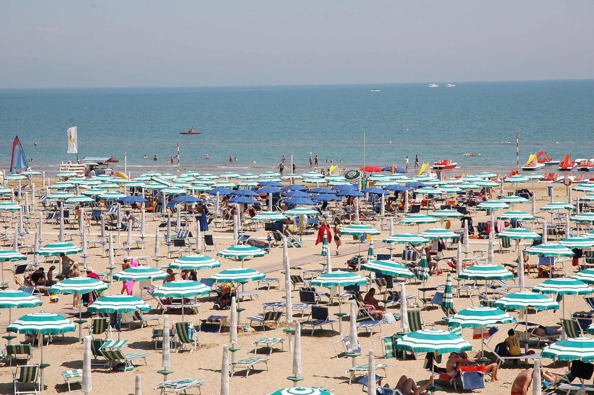 Hotel Gloria Lignano Sabbiadoro Buitenkant foto